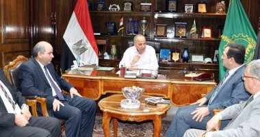 محافظ القليوبية يعقد اجتماعا بمسئولى الرى لمناقشة إنشاء محطتى مياه للشرب  