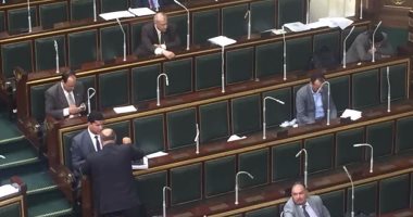 بالصور ..المقاعد الخاوية تتصدر المشهد في وجود وزير التنمية المحلية بالبرلمان
