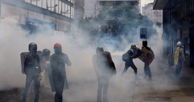 بالصور.. تواصل الاشتباكات بين المعارضة الفنزويلية وقوات الأمن