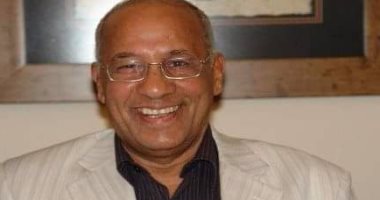 آخر جوائز الناقد الراحل أحمد درويش.. فاز بجائزة النيل للآداب