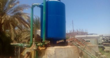 بالفيديو والصور.. خلية عمل لا تتوقف لتنقية مياه الآبار بالوادى الجديد