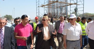 محافظ الاسماعيلية يتفقد مراحل تطوير المحاور المرورية والطرق بالمحافظة