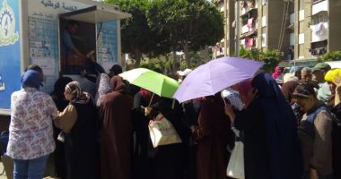 بالفيديو والصور.. إقبال على منافذ بيع اللحوم والسلع الغذائية المخفضة ببورسعيد