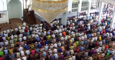 هل يجوز المرور بين الصفوف فى صلاة الجماعة؟ الإفتاء تجيب