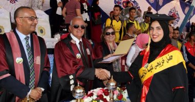 بالصور.. رئيس جامعة طنطا يكرم أوائل الخريجين بكلية التربية الرياضية