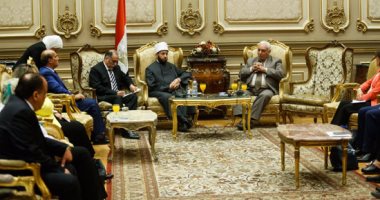 بالصور.. أسامة العبد للنواب فى الصالون الثقافى: الدين الإسلامى برىء من أفكار الخارجين