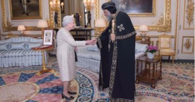 ملكة بريطانيا تستقبل البابا تواضروس فى القصر الملكى بلندن