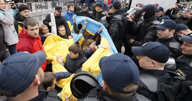 احتفالات النصر فى أوكرانيا تتحول لمعارك دامية والشرطة تعتقل 45 شخصًا