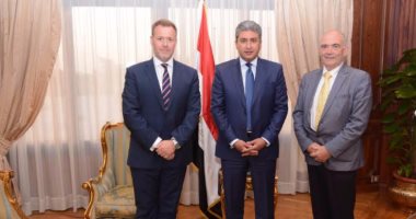 وزير الطيران المدنى يستقبل منظمى منتدى الطيران الإفريقى
