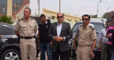 محافظ سوهاج يأمر بإزالة الملصقات من حوائط سور "الغزل" ورفع المخلفات بالمنطقة