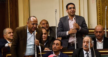 بالفيديو والصور.. كواليس الاجتماع الثالث لمناقشة "تعيين الحدود" فى البرلمان.. ممثل القوات المسلحة: لم نتدخل فى الاتفاقية إلا فنيا.. لم تسقط نقطة دم واحدة على تيران وصنافير.. ويؤكد: لن نفرط فى ذرة من تراب مصر