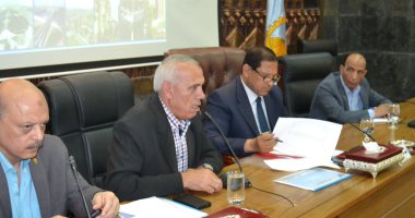 محافظ الغربية يطالب بسرعة الإنتهاء من مشروعات مياه الشرب والصحى الصحى