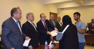 بالصور .. محافظ بنى سويف يكرم أسر شهداء الواجب من أبناء مركز و مدينة ببا