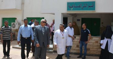 تركيب أجهزة تكييف بقسم الكلى الصناعية بمستشفى الداخلة العام فى الوادى الجديد