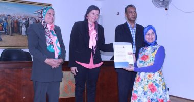 بالصور.. توزيع جوائز المسابقات البحثية للمرأة والقرية فى قصور الثقافة