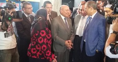 العصار خلال افتتاحه معرض "الصحفيين":نعتز بدوركم فى ظل الظروف التى تمر بها مصر