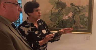 وزير الثقافة يتفقد معرض ابتسام زكى بالمركز المصرى