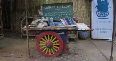 بالصور.. "مكتبة الشارع" فى المعادى أدخل وخد الكتاب اللى انت عايزه "ببلاش"
