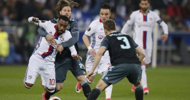 ليون يتفوق على أياكس 2 - 1 فى شوط أول مثير