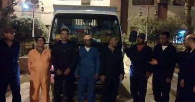 بالصور .. بدء أعمال شركة جمع القمامة بالمنازل والمحال بحامول فى كفر الشيخ