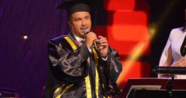 بالفيديو والصور..محمد عبده يطرب جمهور دار الأوبرا المصرية