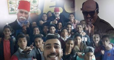 بعد مدرس الطبلة.. التدريس بطريقة المشخصاتى.. السادات وسعد باشا ومحمد على وجوه يرتديها معلم لتدريس التاريخ.. أحمد شبل: استعين بماكيير سينمائى وطلابى يشاركون فى تأدية الأدوار.. تنفيذ الفكرة يحارب الدروس الخصوصية