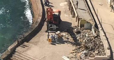 قارئ يشارك بصور هدم "كبائن ستانلى"..وإدارة المصايف: صيانة وليس هدمًا