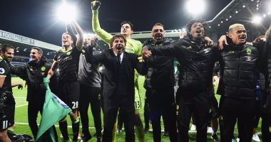 شاهد.. احتفالات نجوم تشيلسى مع الجماهير بلقب الدورى الإنجليزى