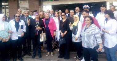 بالصور.. وزير الداخلية الأسبق وفنانون يزورون مصابى الشرطة بالعجوزة