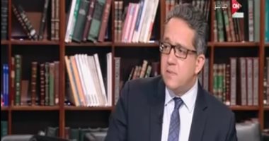 "الآثار" تبحث كيفية استخدام الطاقة الشمسية بالمتحف المصرى الكبير