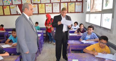 بالصور ..محافظ الإسماعيلية يتفقد لجان امتحانات الشهادتين الإبتدائية والإعدادية