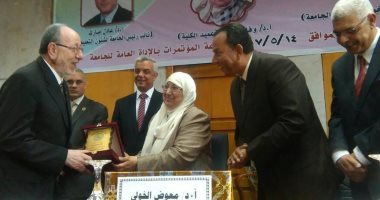 تكريم نقيب صيادلة المنوفية في احتفالية كلية الصيدلة 