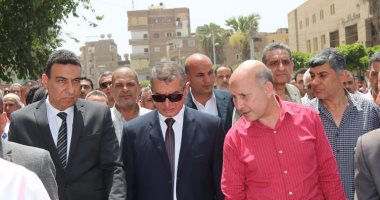 بالصور .. محافظ كفر الشيخ يقدم التعازى لعائلة شهيد العريش