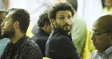 بالصور.. غالي والسعيد وجمال علام يحضرون عزاء شقيق حسام عاشور