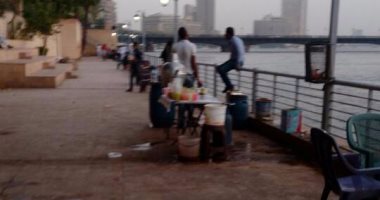 بعد تطويره.. قارئ يشكو "احتلال" الباعة الجائلين لكورنيش "ماسبيرو"