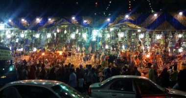 بالصور.."فوانيس وياميش".. قارئ يرصد الآجواء الرمضانية فى السيدة زينب