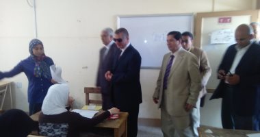 بالصور .. محافظ كفر الشيخ يتفقد لجان امتحانات الشهادة الإعدادية