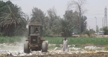 بالصور .. إزالة 30 حالة تعدى على الأراضى الزراعية بمدينة إسنا جنوب الأقصر