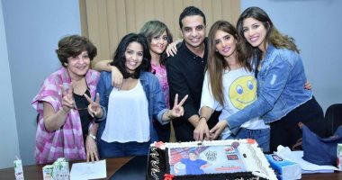بالصور.. زينة تحتفل ببدء تسجيل مسلسل "كابتن فرشيحة" على راديو "إينرجى"