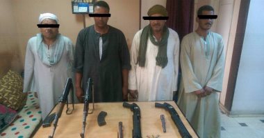 بالصور.. ضبط 55 عنصرا خطرا و35 سلاحا ناريا وزراعات بانجو بأسيوط