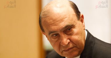 مميش يعرض فيلما تسجيلا بالألمانية حول المنطقة الصناعية بقناة السويس