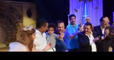 شاهد.. محمد رمضان فى نهاية العرض المسرحى: ابنى على خجول ومش طالعلى 