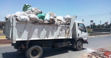 بالصور.. رفع مخلفات القمامة وتطوير وتجميل شوارع وميادين مركز طما بسوهاج