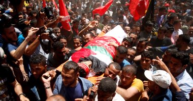 بالصور.. تشييع جثمان صياد فلسطينى فى غزة استشهد برصاص البحرية الإسرائيلية