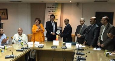 الأمين الأعلى للثقافة يُكرم الكاتب على ماهر عيد