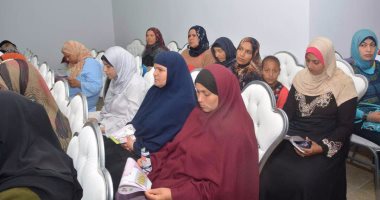 بالصور .. الكشف الطبى على 250 سيدة بدسوق فى قافلة طبية بجامعة المنصورة 
