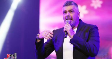 فارس كرم يشعل مسرح موازين بأغانى "الدبكة"