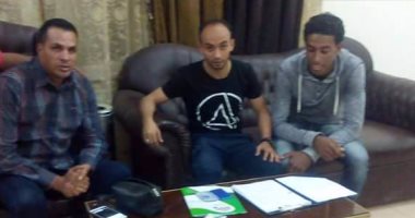 بالصور.. حارس سوهاج يوقع على عقود انتقاله للإسماعيلى