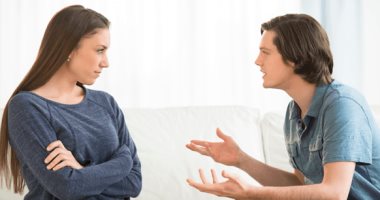 لو مشغولة عنك وناسياك..علامات تخبرك أن زوجتك لم تعد تحبك