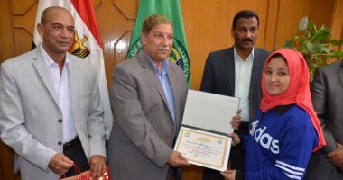 محافظ الإسماعيلية يكرم عددا من اللاعبين والمدربين لحصولهم على ميداليات ذهبية